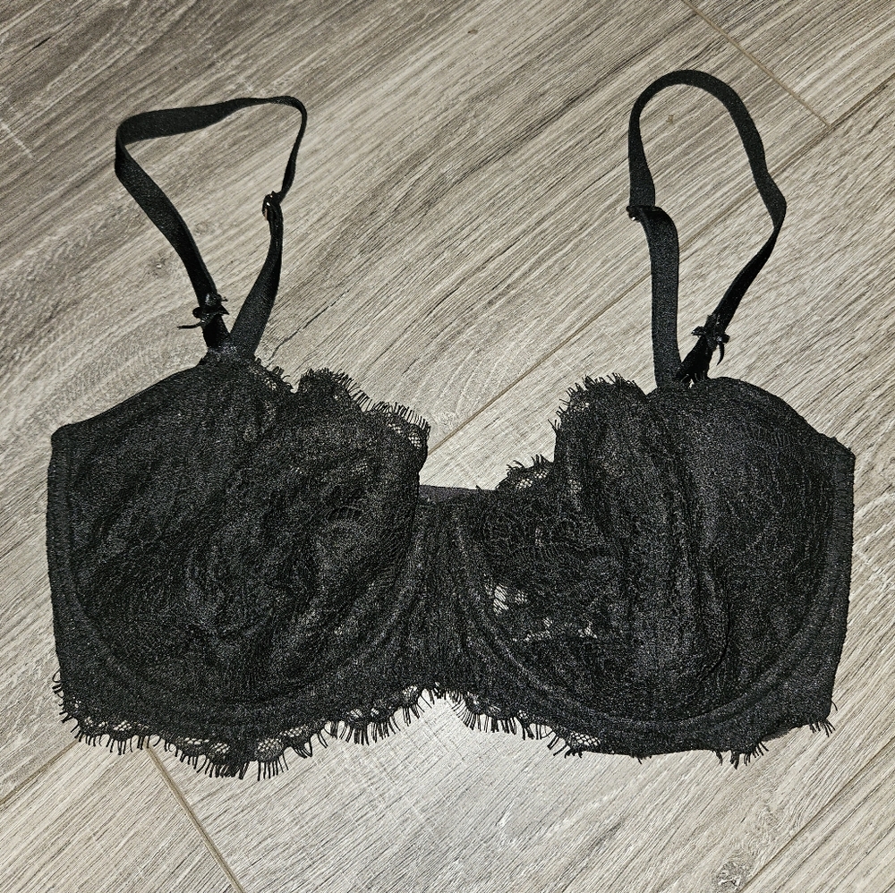Victoria’s Secret Dream angels push up w/out padding black lace balconet bra 34D